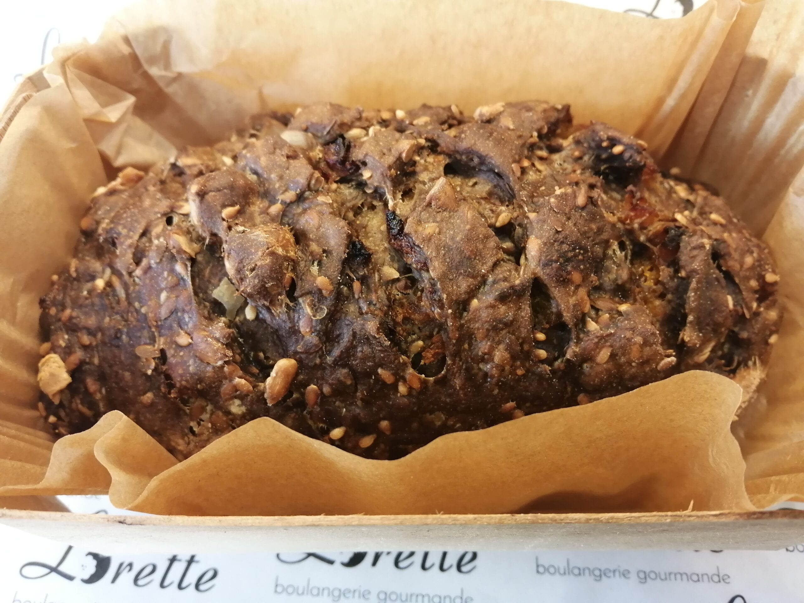 Pain du mois aux abricots & noisettes