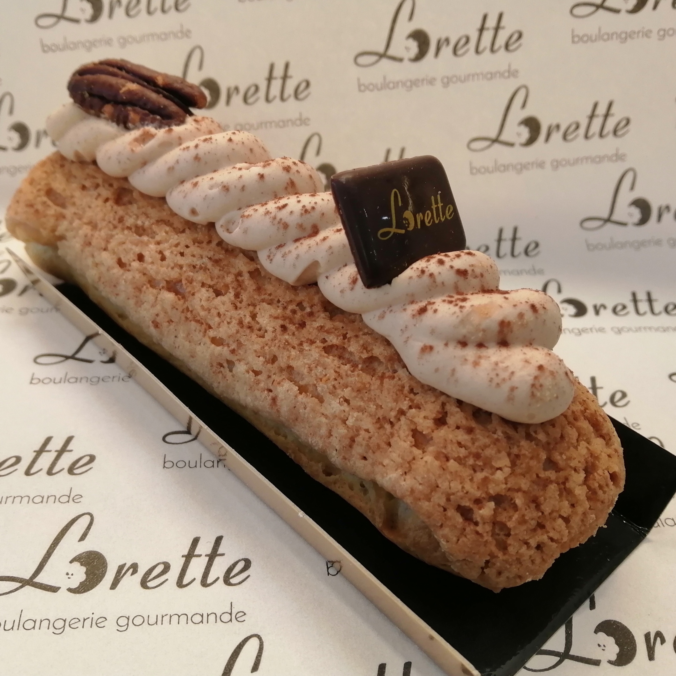 Eclair du mois au chocolat et praliné pécan