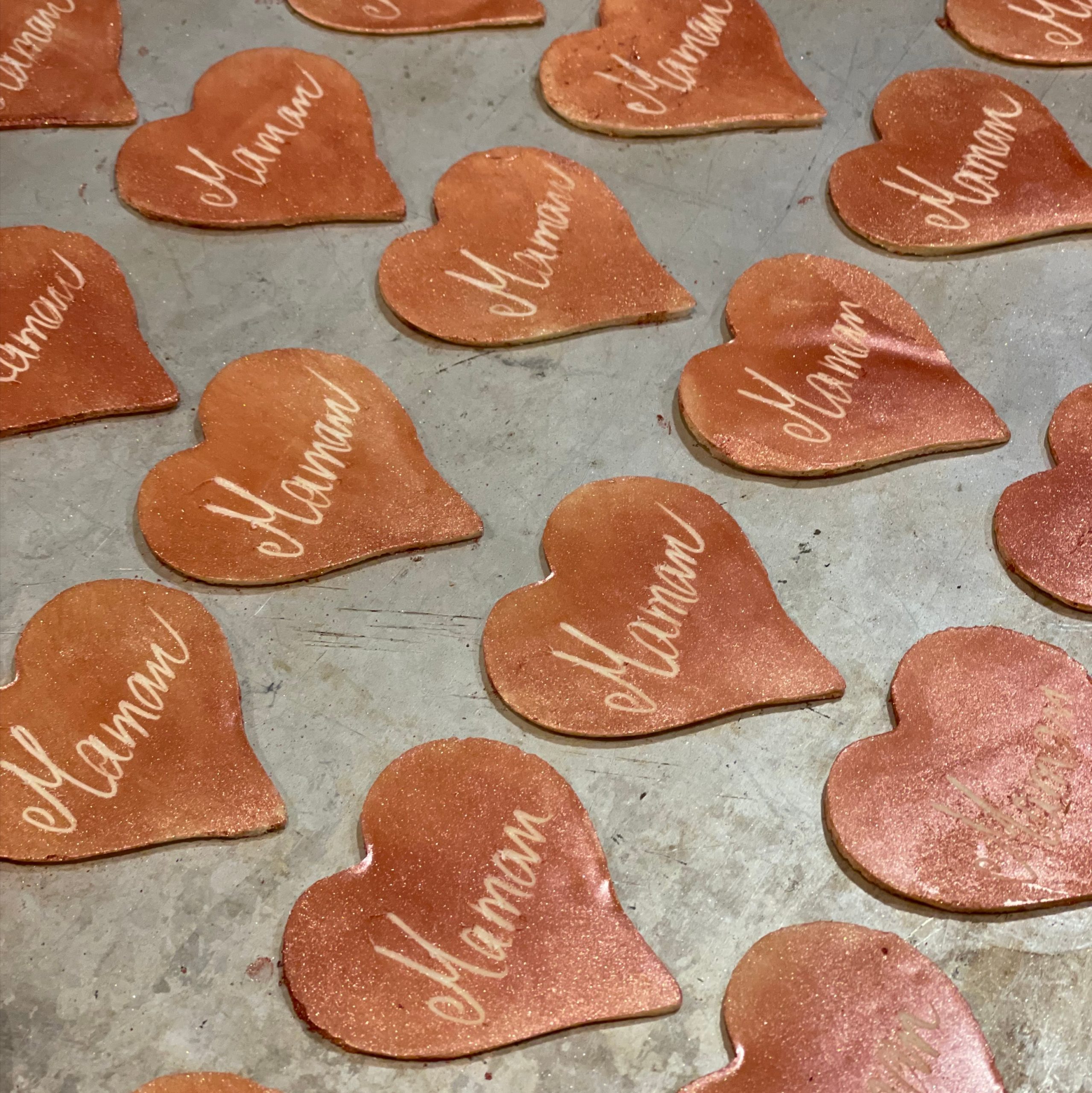Coeurs en chocolat avec mention manuscrite Maman, boulangerie Lorette, boulangerie artisanale à Paris