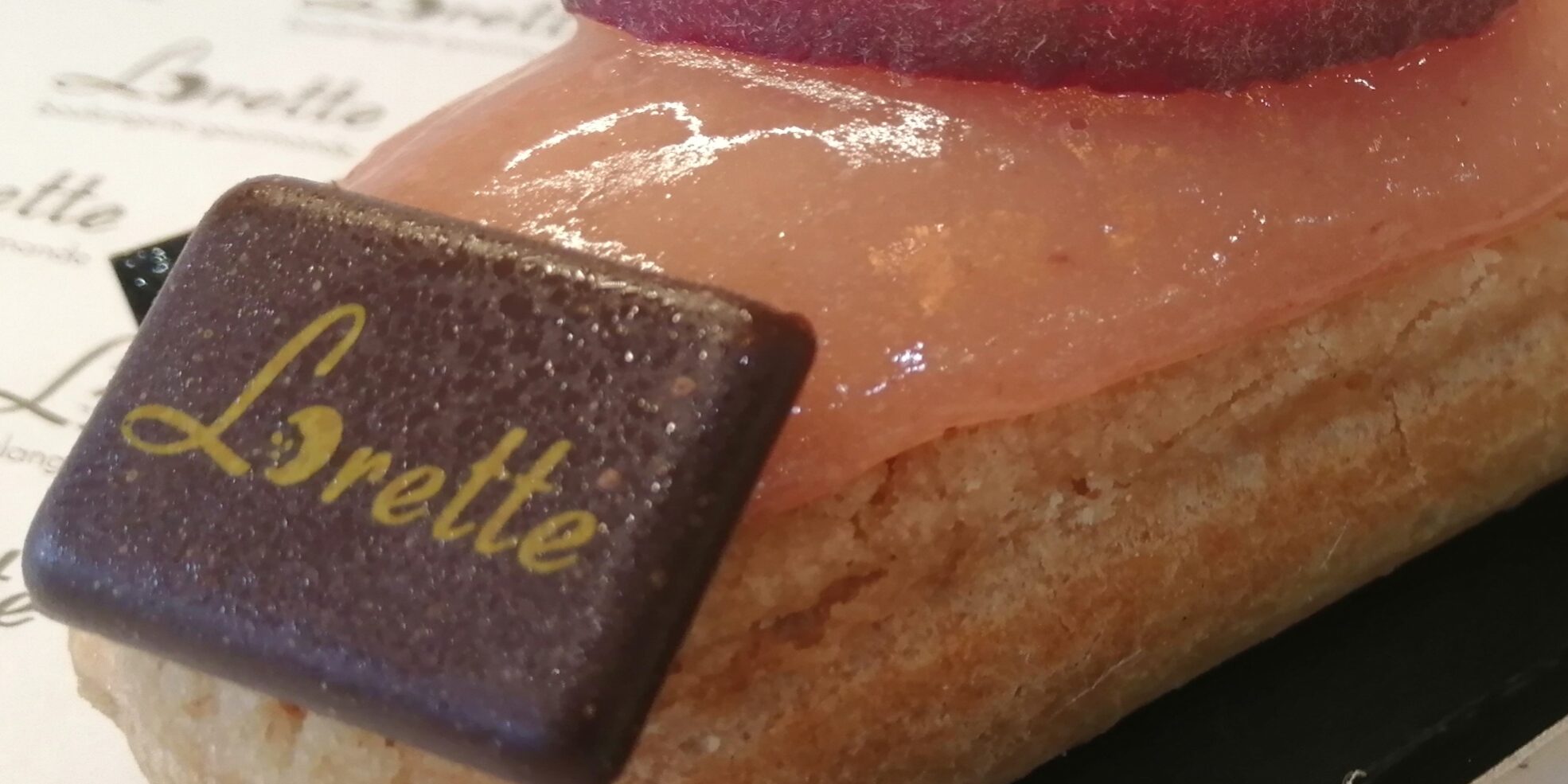 Eclair à la pêche de Lorette, boulangerie artisanale à Paris