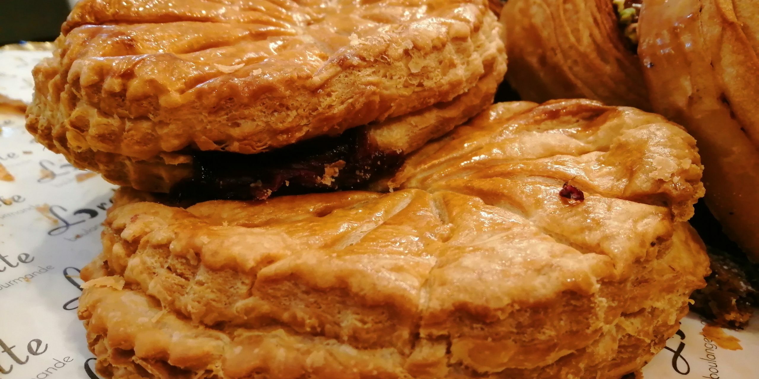 Chausson aux cassis et myrtilles de Lorette, boulangerie artisanale à Paris