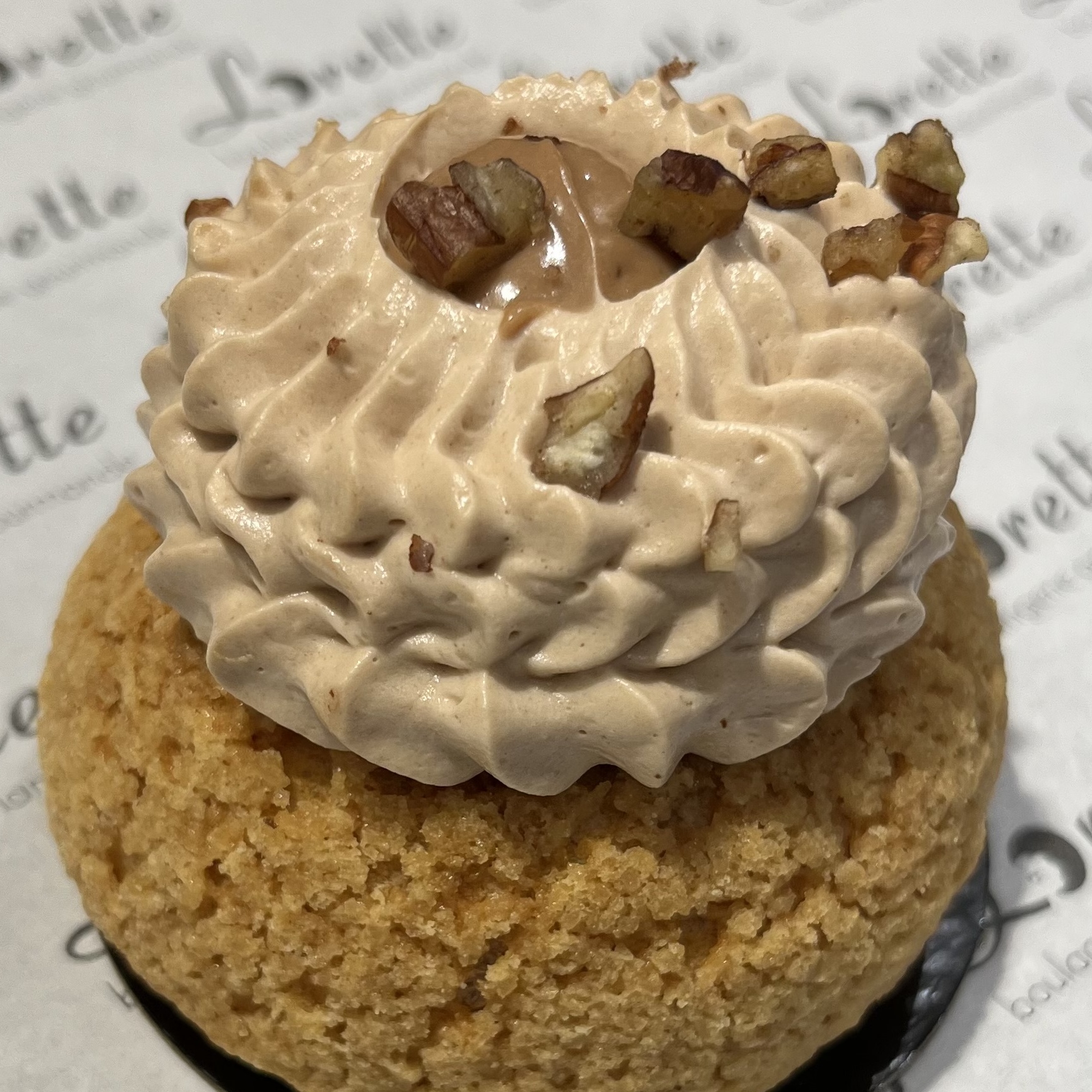 Chou caramel beurre salé et noix de pécan